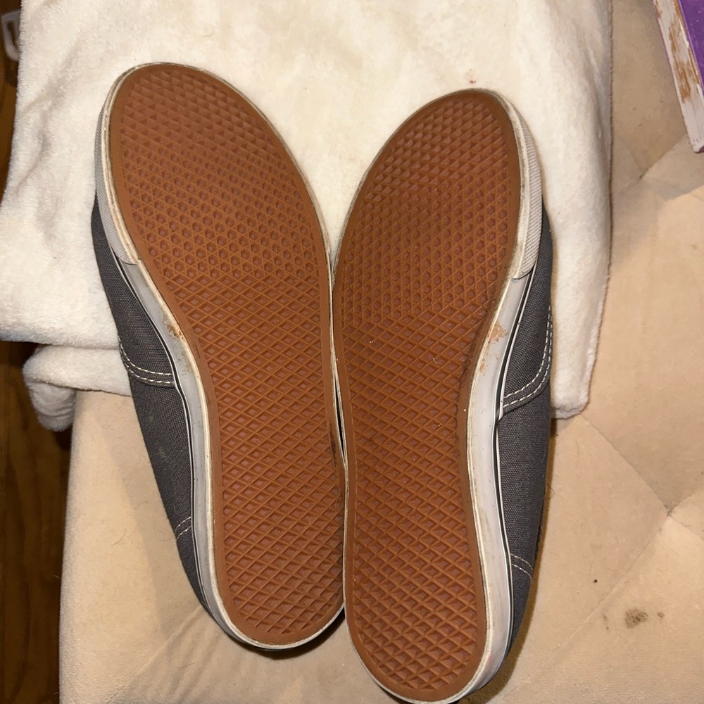 vans - Picture 2 of 3
